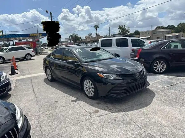 4T1B11HK6KU720508 2019 TOYOTA CAMRY - Image 1