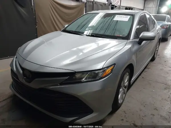 4T1B11HK6KU727748 2019 TOYOTA CAMRY - Image 2