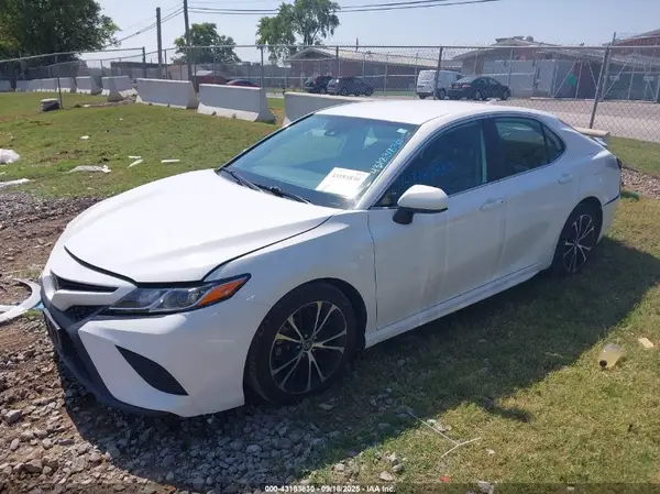 4T1B11HK6KU729449 2019 TOYOTA CAMRY - Image 2