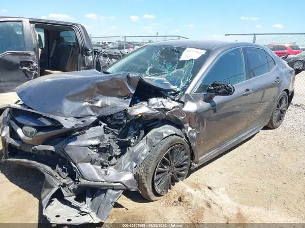 4T1B11HK6KU729824 2019 TOYOTA CAMRY - Image 2