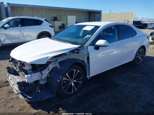 4T1B11HK6KU743741 2019 TOYOTA CAMRY - Image 2