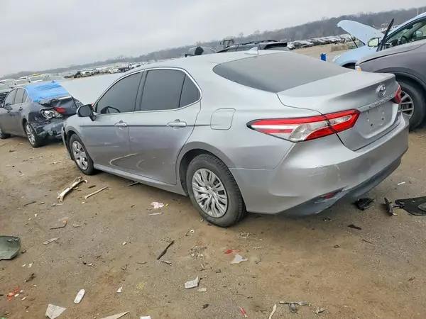 4T1B11HK6KU743805 2019 TOYOTA CAMRY - Image 2