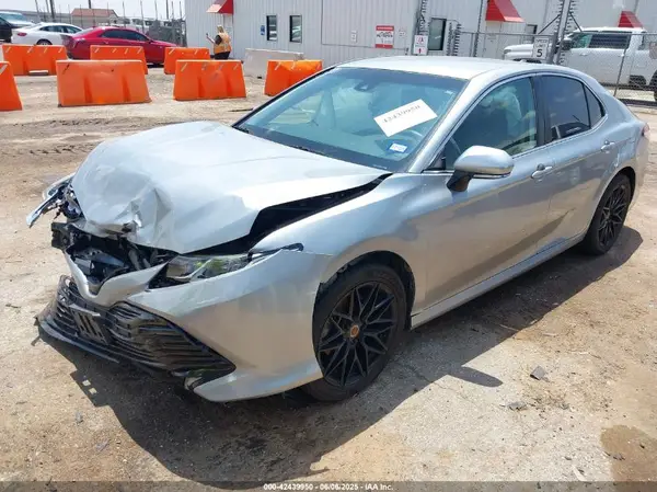 4T1B11HK6KU752472 2019 TOYOTA CAMRY - Image 2