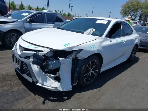 4T1B11HK6KU758241 2019 TOYOTA CAMRY - Image 2