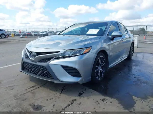 4T1B11HK6KU759342 2019 TOYOTA CAMRY - Image 2