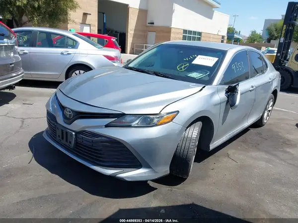 4T1B11HK6KU770633 2019 TOYOTA CAMRY - Image 2