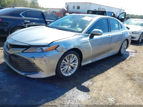 4T1B11HK6KU776383 2019 TOYOTA CAMRY - Image 2