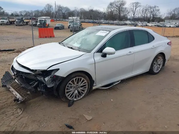 4T1B11HK6KU783625 2019 TOYOTA CAMRY - Image 2