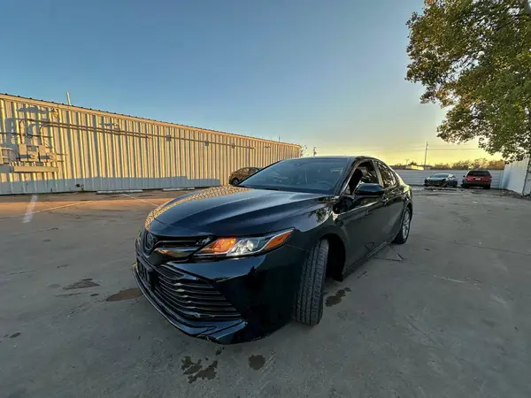 4T1B11HK6KU805610 2019 TOYOTA CAMRY - Image 2