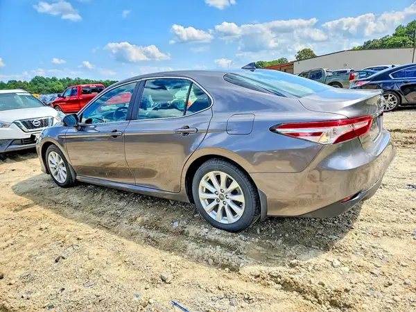 4T1B11HK6KU806742 2019 TOYOTA CAMRY - Image 2