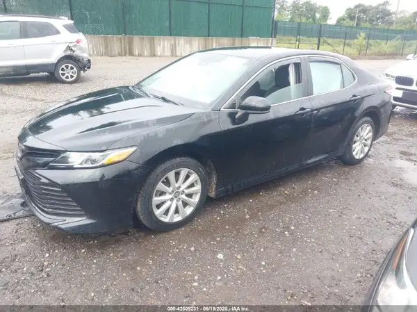 4T1B11HK6KU807972 2019 TOYOTA CAMRY - Image 2