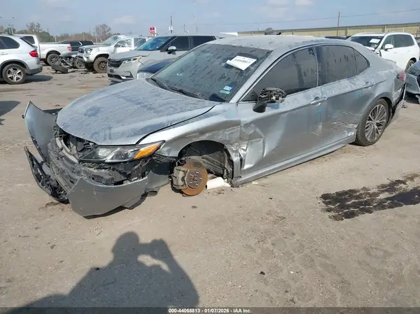 4T1B11HK6KU813979 2019 TOYOTA CAMRY - Image 2