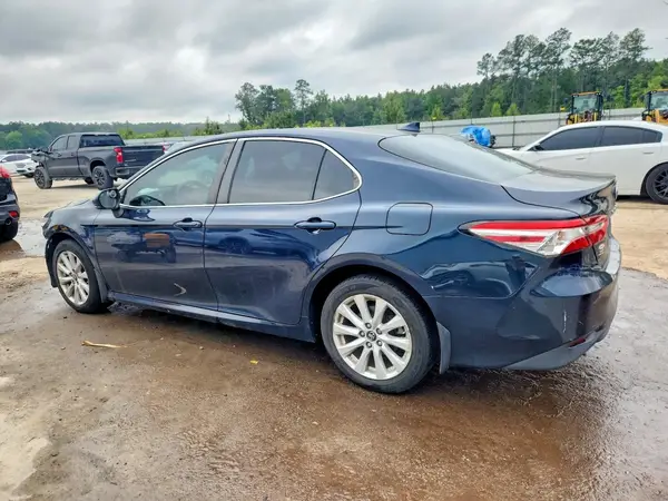4T1B11HK6KU826201 2019 TOYOTA CAMRY - Image 2