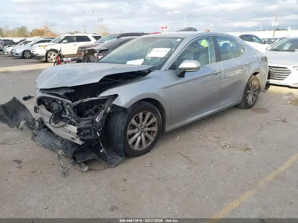 4T1B11HK6KU853964 2019 TOYOTA CAMRY - Image 2