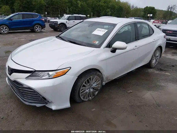 4T1B11HK7JU002030 2018 TOYOTA CAMRY - Image 2