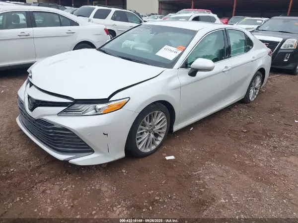 4T1B11HK7JU002335 2018 TOYOTA CAMRY - Image 2