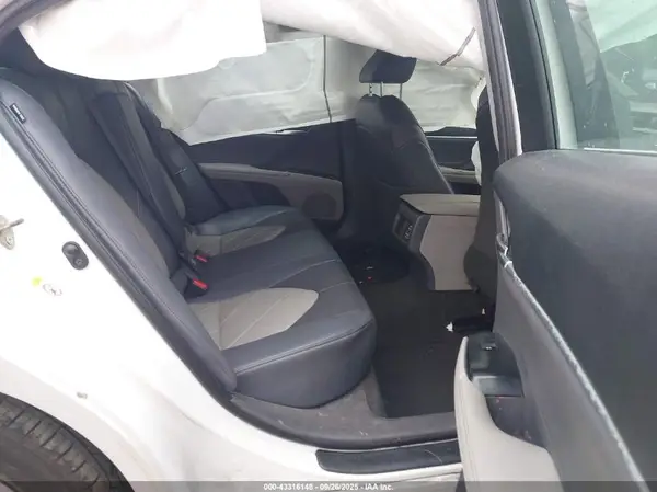 4T1B11HK7JU002335 2018 TOYOTA CAMRY - Image 8