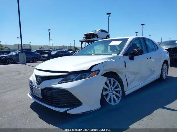 4T1B11HK7JU003601 2018 TOYOTA CAMRY - Image 2