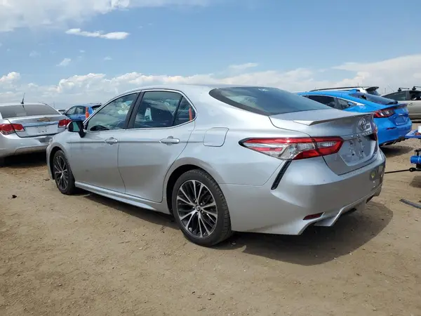 4T1B11HK7JU004165 2018 TOYOTA CAMRY - Image 2