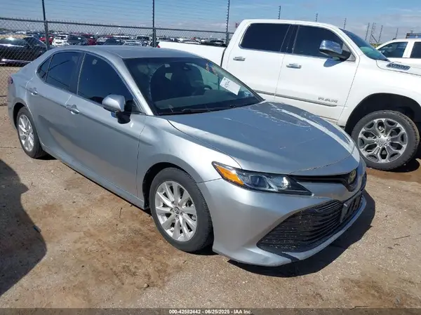 4T1B11HK7JU004442 2018 TOYOTA CAMRY - Image 1
