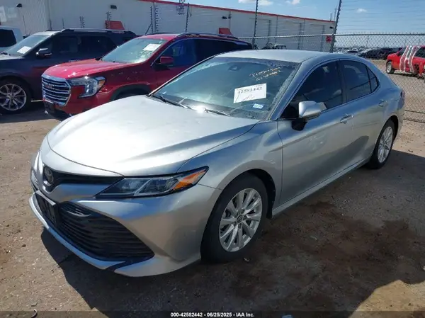 4T1B11HK7JU004442 2018 TOYOTA CAMRY - Image 2
