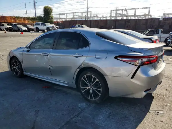 4T1B11HK7JU007406 2018 TOYOTA CAMRY - Image 2