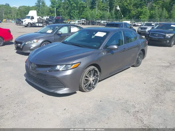 4T1B11HK7JU007857 2018 TOYOTA CAMRY - Image 2