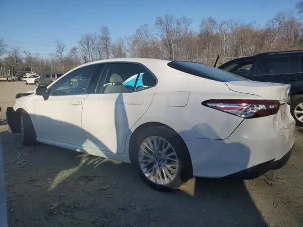 4T1B11HK7JU008300 2018 TOYOTA CAMRY - Image 2