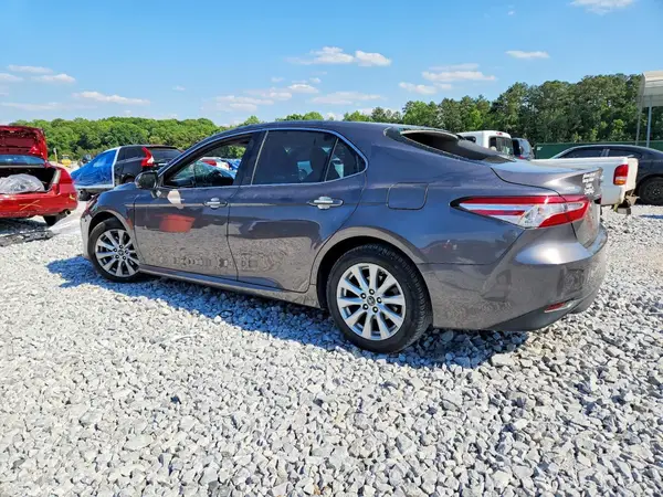 4T1B11HK7JU009298 2018 TOYOTA CAMRY - Image 2