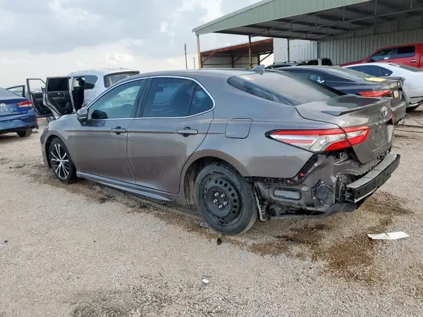 4T1B11HK7JU010306 2018 TOYOTA CAMRY - Image 2