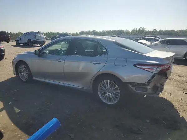 4T1B11HK7JU012850 2018 TOYOTA CAMRY - Image 2