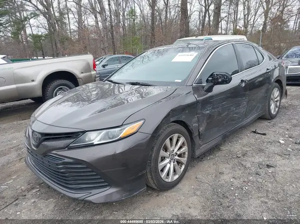 4T1B11HK7JU013903 2018 TOYOTA CAMRY - Image 2