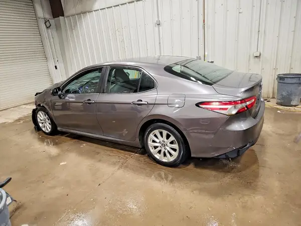 4T1B11HK7JU017790 2018 TOYOTA CAMRY - Image 2