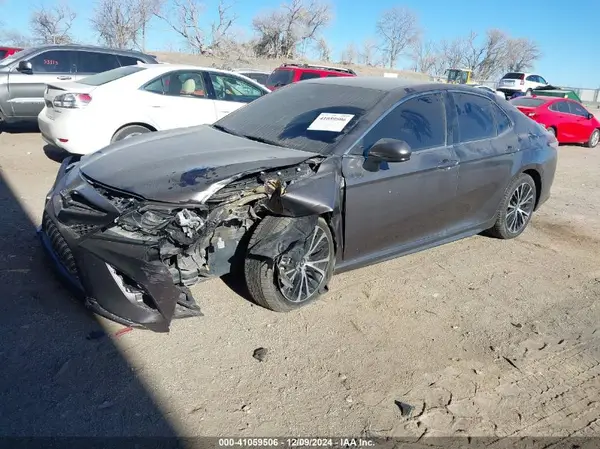 4T1B11HK7JU018440 2018 TOYOTA CAMRY - Image 2