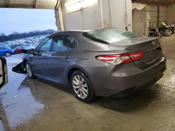 4T1B11HK7JU019765 2018 TOYOTA CAMRY - Image 2