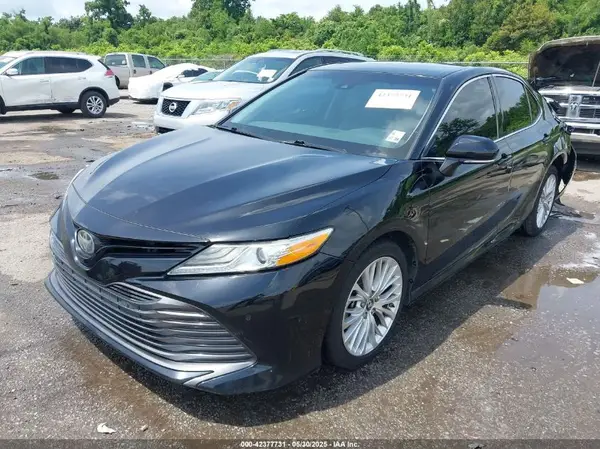4T1B11HK7JU020611 2018 TOYOTA CAMRY - Image 2