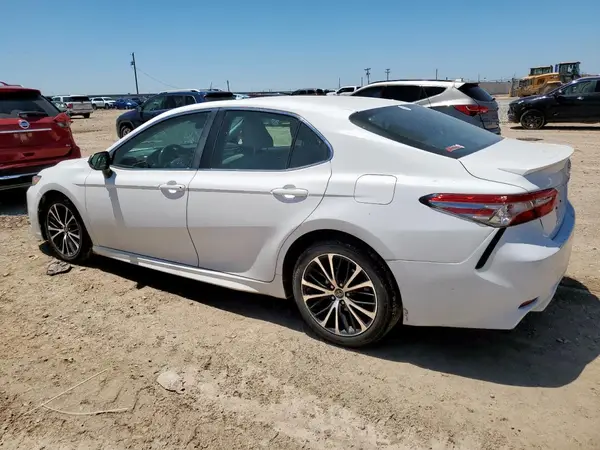 4T1B11HK7JU020768 2018 TOYOTA CAMRY - Image 2