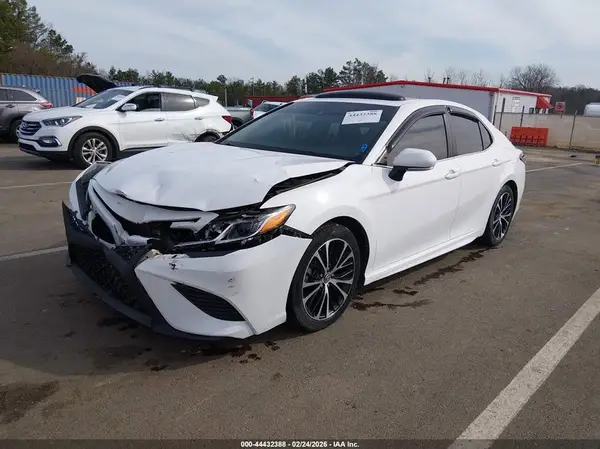 4T1B11HK7JU021645 2018 TOYOTA CAMRY - Image 2