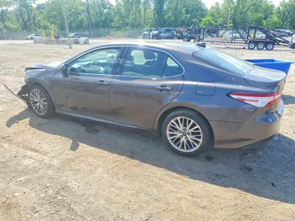 4T1B11HK7JU021919 2018 TOYOTA CAMRY - Image 2
