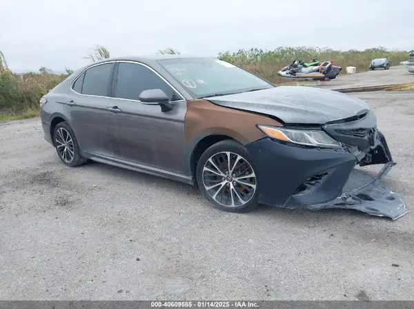 4T1B11HK7JU023055 2018 TOYOTA CAMRY - Image 1