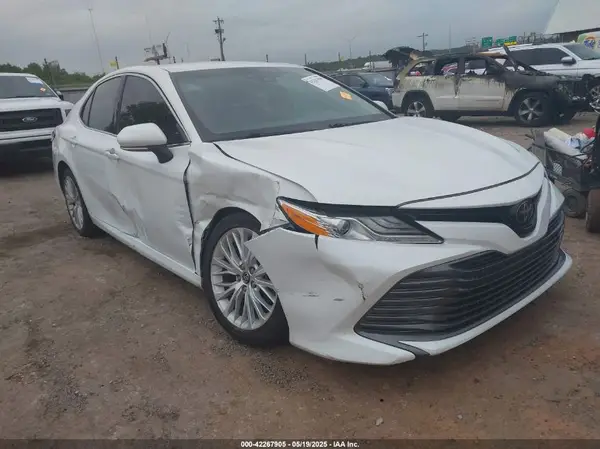 4T1B11HK7JU023640 2018 TOYOTA CAMRY - Image 1