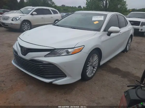 4T1B11HK7JU023640 2018 TOYOTA CAMRY - Image 2