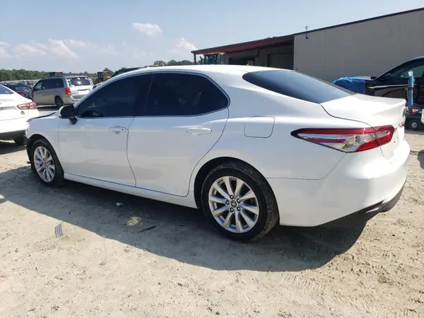 4T1B11HK7JU023654 2018 TOYOTA CAMRY - Image 2