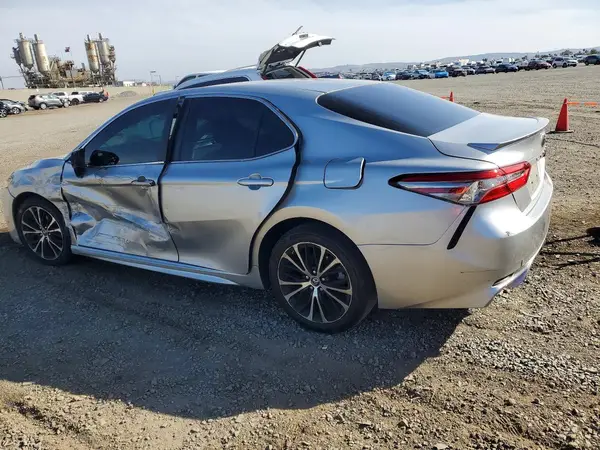 4T1B11HK7JU024058 2018 TOYOTA CAMRY - Image 2