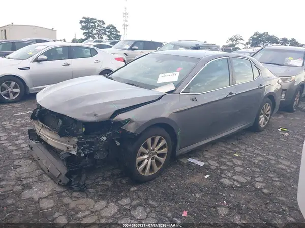 4T1B11HK7JU025078 2018 TOYOTA CAMRY - Image 2