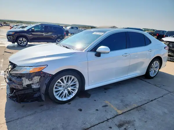 4T1B11HK7JU025582 2018 TOYOTA CAMRY - Image 1