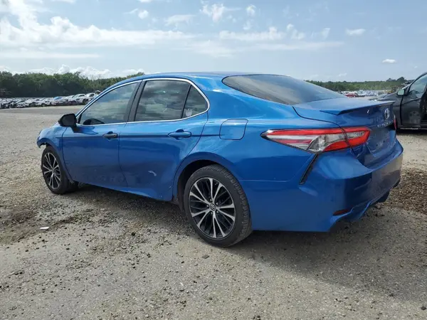 4T1B11HK7JU025825 2018 TOYOTA CAMRY - Image 2