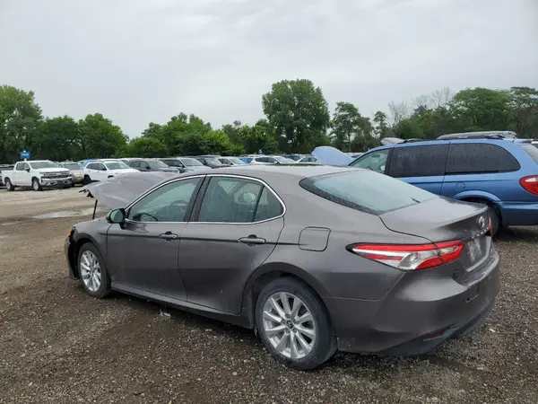 4T1B11HK7JU025923 2018 TOYOTA CAMRY - Image 2
