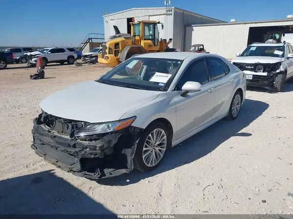 4T1B11HK7JU025954 2018 TOYOTA CAMRY - Image 2