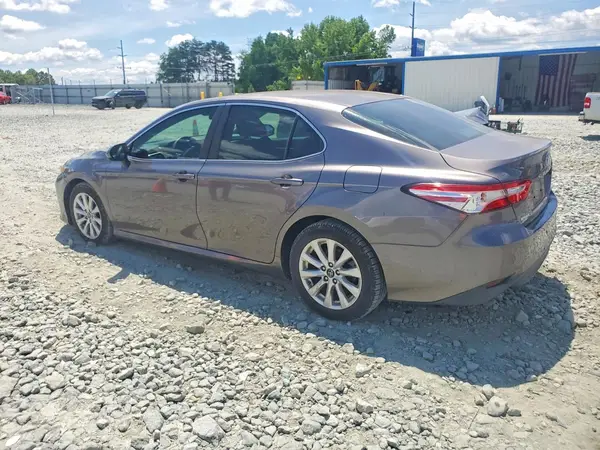 4T1B11HK7JU027476 2018 TOYOTA CAMRY - Image 2